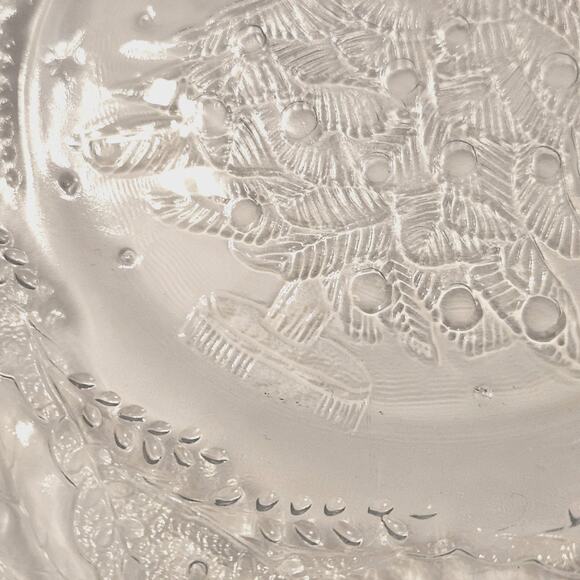 Set of 7 Vintage Arcoroc Holly Tree Tannenbaum Embossed Glass Christmas Plates - Picture 6 of 13